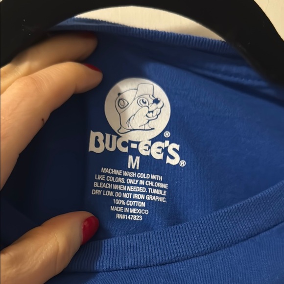 Buc-ee’s t-shirt - Picture 2 of 3